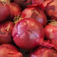 red-vegetable-onions-499066_640